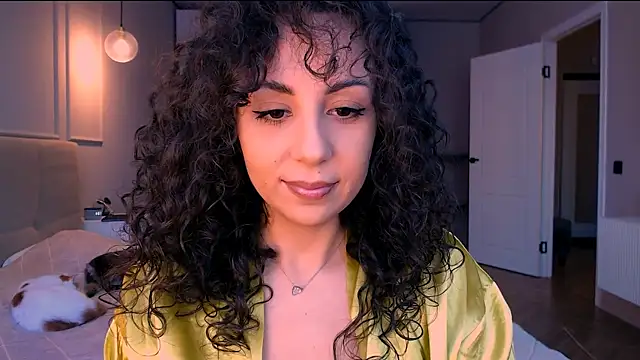 curly jade  online show from April 17, 2026, 4:32 pm