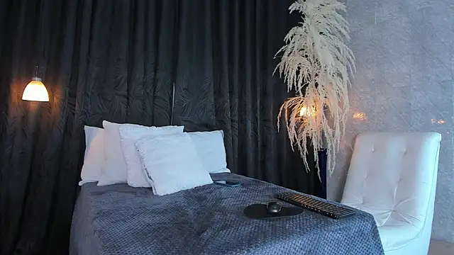 madisonyeduar  online show from April 5, 2026, 2:36 pm