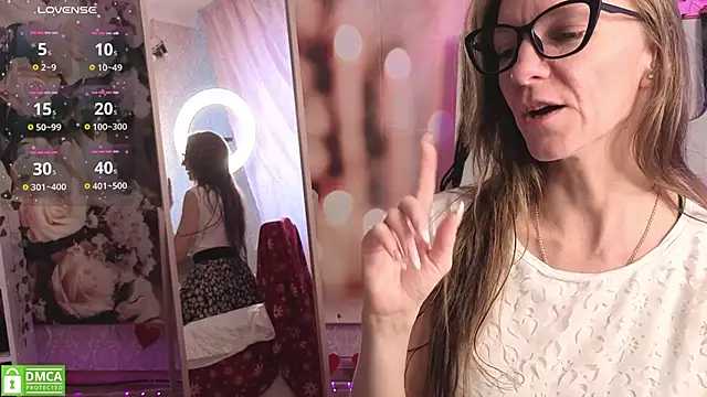 jesica mooonn online show from May 18, 2026, 3:46 am