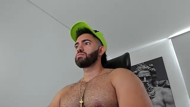 simonleon27 online show from May 31, 2026, 4:36 pm