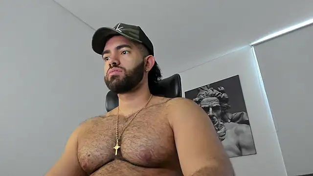 simonleon27 online show from June 16, 2026, 12:08 pm