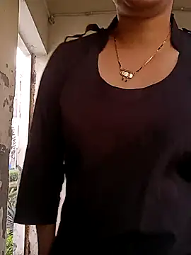 Snapshot of Raanieoy012 chatting on April 1, 2026, 1:50 am Raanieoy012 online show from April 1, 2026, 1:50 am