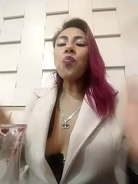 tatianabelli online show from May 4, 2026, 6:04 pm