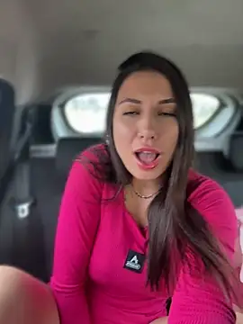 Carolzinhalux69 online show from June 19, 2026, 5:39 pm