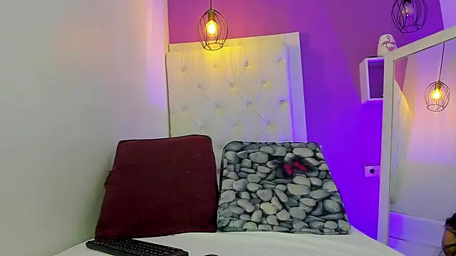 Camila and Johan naughty online show from May 28, 2026, 7:22 pm