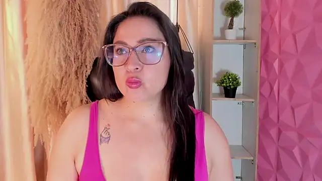 hannabackerr online show from April 22, 2026, 11:56 am