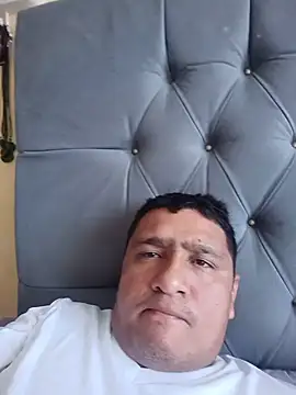 luis20212 online show from June 23, 2026, 1:53 pm
