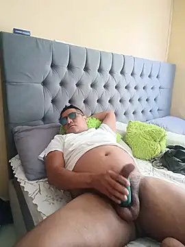 luis20212 online show from July 13, 2026, 5:49 pm