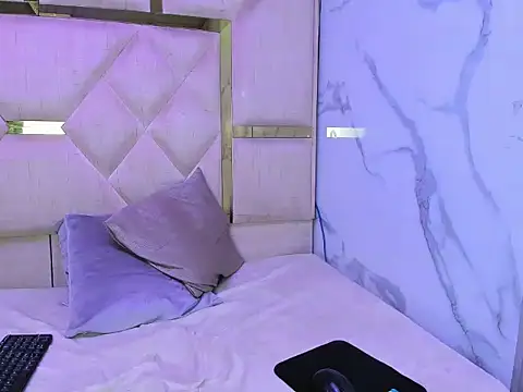 Snapshot of LunaaCastillo chatting on April 6, 2026, 11:27 pm LunaaCastillo online show from April 6, 2026, 11:27 pm