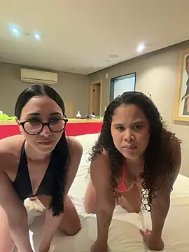 juliacosta online show from June 1, 2026, 9:49 pm