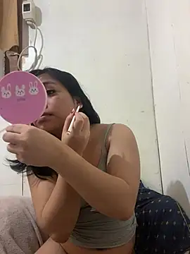 lulueraxxxx online show from May 8, 2026, 3:06 pm