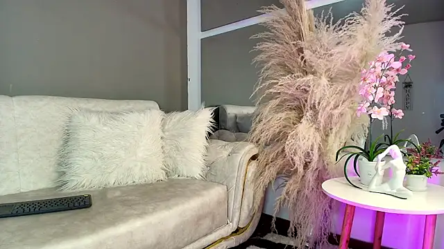 Zoee 8 online show from May 29, 2026, 1:31 pm