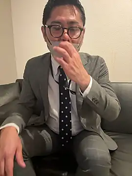 Snapshot of RYUICHI_1919 chatting on May 20, 2026, 10:32 am RYUICHI 1919 online show from May 20, 2026, 10:32 am