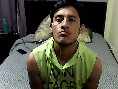 Snapshot of Paul_Velvet chatting on April 28, 2026, 2:27 am Paul Velvet online show from April 28, 2026, 2:27 am