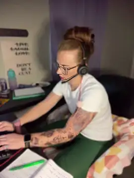 RoxyRedXO12 online show from April 8, 2026, 7:36 pm