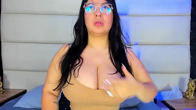 alice morris77 online show from April 15, 2026, 12:28 am