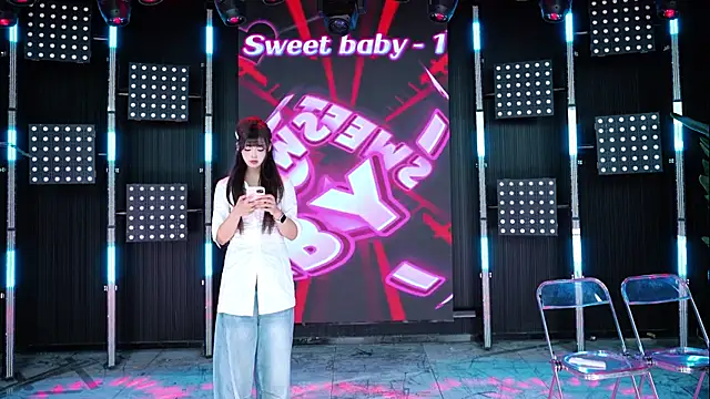 Snapshot of Sweetbaby-1 chatting on May 4, 2026, 2:51 am Sweetbaby-1 online show from May 4, 2026, 2:51 am