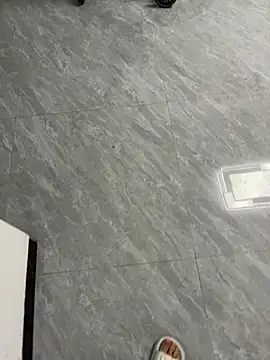 yingzi003 online show from April 14, 2026, 4:13 pm