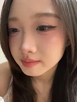 Alice-babyone online show from May 19, 2026, 12:44 pm
