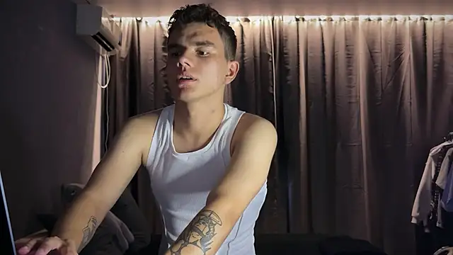 MaxWoolf online show from July 9, 2026, 2:21 pm