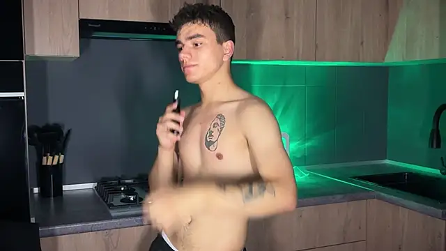 MaxWoolf online show from July 13, 2026, 3:04 pm