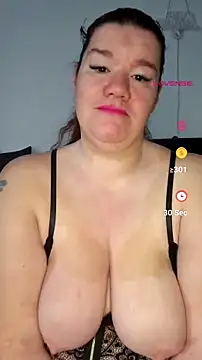 Snapshot of curvystachel42 chatting on July 2, 2026, 10:21 am curvystachel42 online show from July 2, 2026, 10:21 am