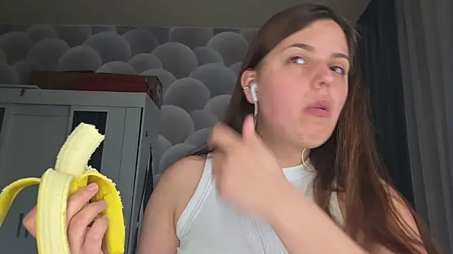 Snapshot of AnnaSpirit chatting on April 6, 2026, 4:30 pm AnnaSpirit online show from April 6, 2026, 4:30 pm