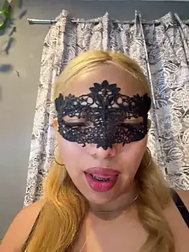 Snapshot of Maddyloveee chatting on May 28, 2026, 1:03 am Maddyloveee online show from May 28, 2026, 1:03 am