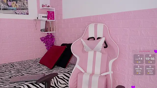 Sophi Sweet11 online show from May 26, 2026, 2:02 pm