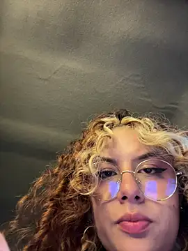 Snapshot of Amber-fire chatting on March 31, 2026, 10:21 pm Amber-fire online show from March 31, 2026, 10:21 pm