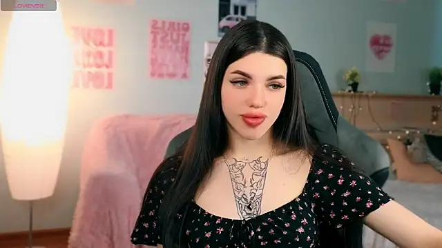 molly rettyy online show from May 17, 2026, 4:21 am
