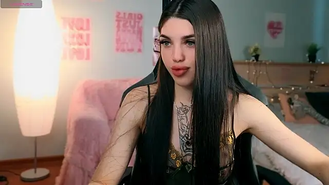 molly rettyy online show from May 19, 2026, 3:57 am