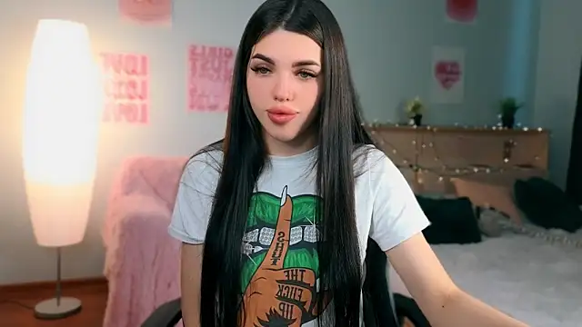 Snapshot of molly_rettyy chatting on June 4, 2026, 4:07 am molly rettyy online show from June 4, 2026, 4:07 am