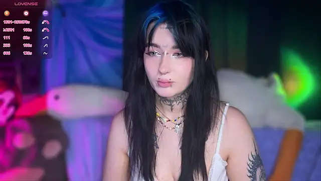 CallmeDistress online show from April 24, 2026, 7:00 am