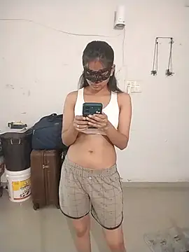 sexy couple liv online show from May 10, 2026, 4:28 am