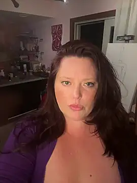 Snapshot of EmberVael chatting on July 25, 2026, 4:10 am EmberVael online show from July 25, 2026, 4:10 am