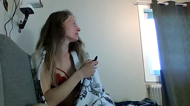 BlondeXtar online show from April 24, 2026, 5:54 am