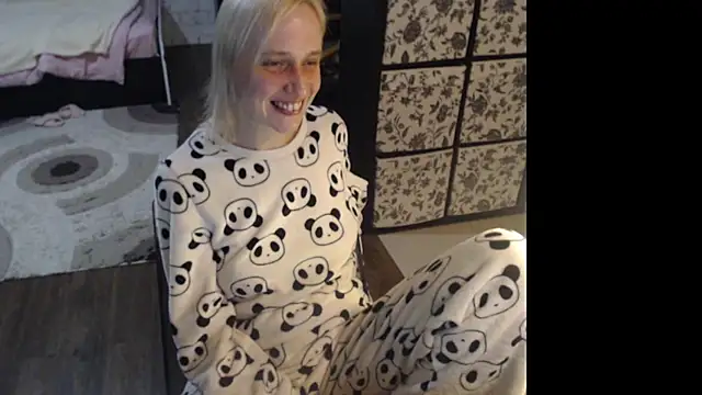 Snapshot of Sweet_hot_shrmp chatting on April 7, 2026, 8:20 pm Sweet hot shrmp online show from April 7, 2026, 8:20 pm