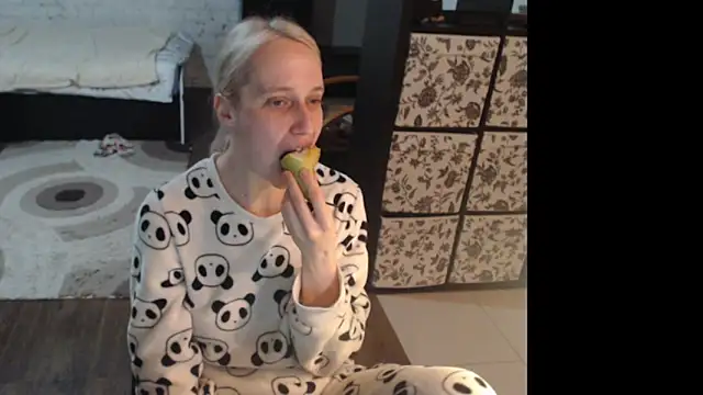 Snapshot of Sweet_hot_shrmp chatting on April 19, 2026, 8:55 pm Sweet hot shrmp online show from April 19, 2026, 8:55 pm
