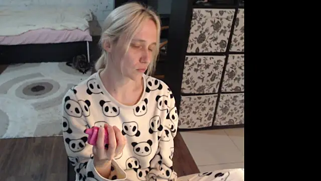 Snapshot of Sweet_hot_shrmp chatting on May 20, 2026, 2:56 pm Sweet hot shrmp online show from May 20, 2026, 2:56 pm