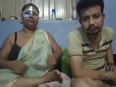 Naina1994 online show from April 18, 2026, 8:42 pm