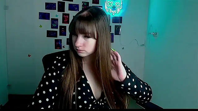 Snapshot of Tiffani_Angel chatting on May 6, 2026, 5:35 am Tiffani Angel online show from May 6, 2026, 5:35 am