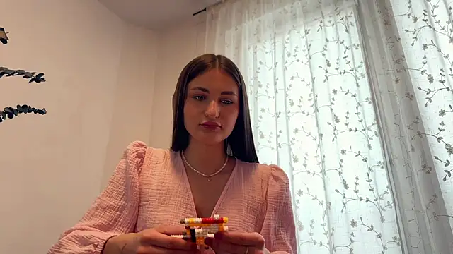 Snapshot of HallieHollo chatting on April 1, 2026, 12:06 pm HallieHollo online show from April 1, 2026, 12:06 pm