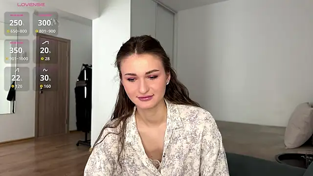 HallieHollo online show from May 29, 2026, 11:08 am