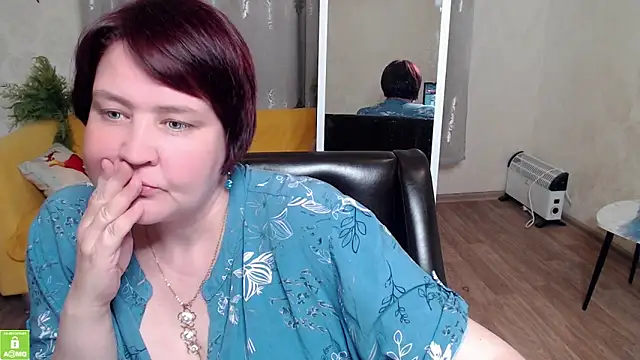 QUEEN02030 online show from May 25, 2026, 10:27 pm