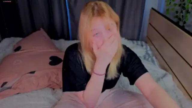 unburnedgirl online show from May 22, 2026, 2:22 pm
