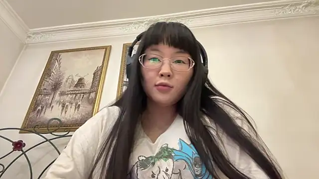Snapshot of Feylinmay chatting on April 30, 2026, 10:43 am Feylinmay online show from April 30, 2026, 10:43 am