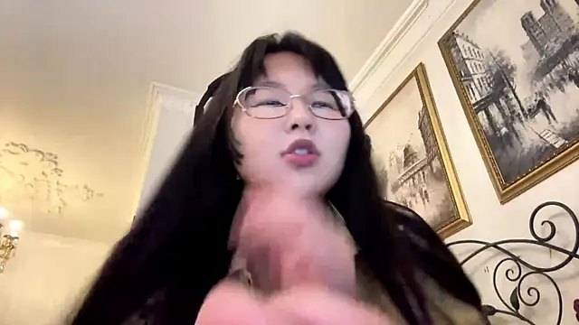 Snapshot of Feylinmay chatting on May 2, 2026, 12:10 pm Feylinmay online show from May 2, 2026, 12:10 pm