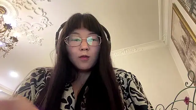 Snapshot of Feylinmay chatting on May 6, 2026, 6:02 pm Feylinmay online show from May 6, 2026, 6:02 pm