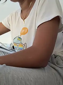 majo 2901 online show from April 16, 2026, 7:03 pm